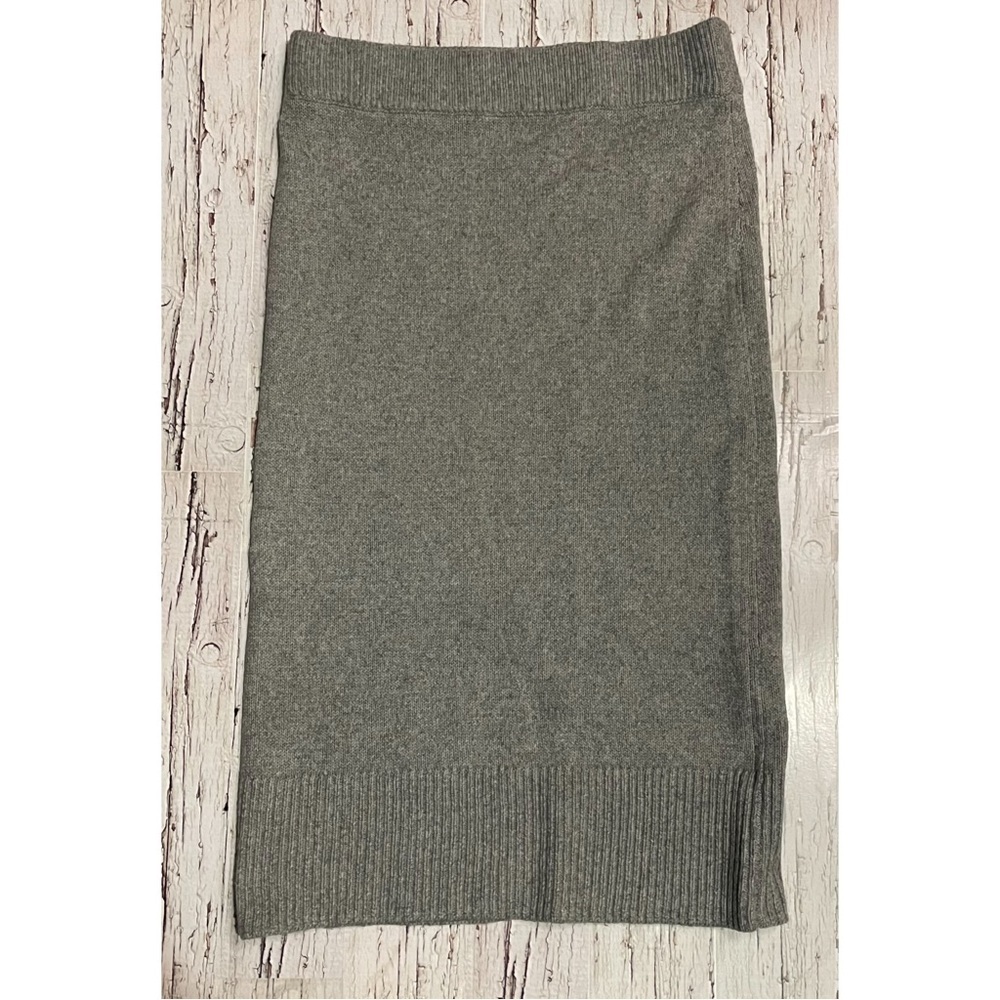 ⭐️H&M | Knitted midi skirt (light grey)
